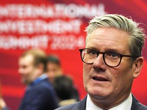 Supporting image for story: Conservatives question whether ministers will face Oasis freebie ban