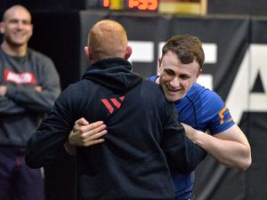 Supporting image for story: Sports reporter v professional fighter: Inside an MMA class at Team Renegade