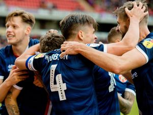 Supporting image for story: Barnsley 1 Walsall 1 - Match highlights