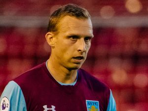 Supporting image for story: Aston Villa and Antwerp in talks over Ritchie De Laet loan