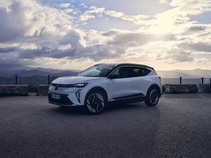 Supporting image for story: First Drive: Renault Scenic E-Tech Electric – Famous nameplate returns on impressive family-friendly electric SUV