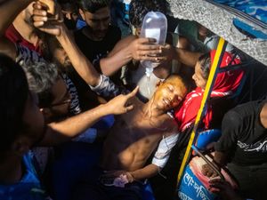 Supporting image for story: Internet restored in Bangladesh as protesters plan march on capital