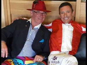 Supporting image for story: Frankie Dettori meets fans at Wolverhampton racecourse