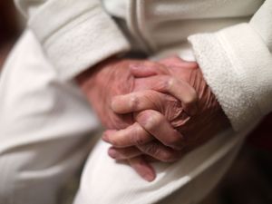 Supporting image for story: Dementia patients ‘treated with powerful drugs for longer than recommended’