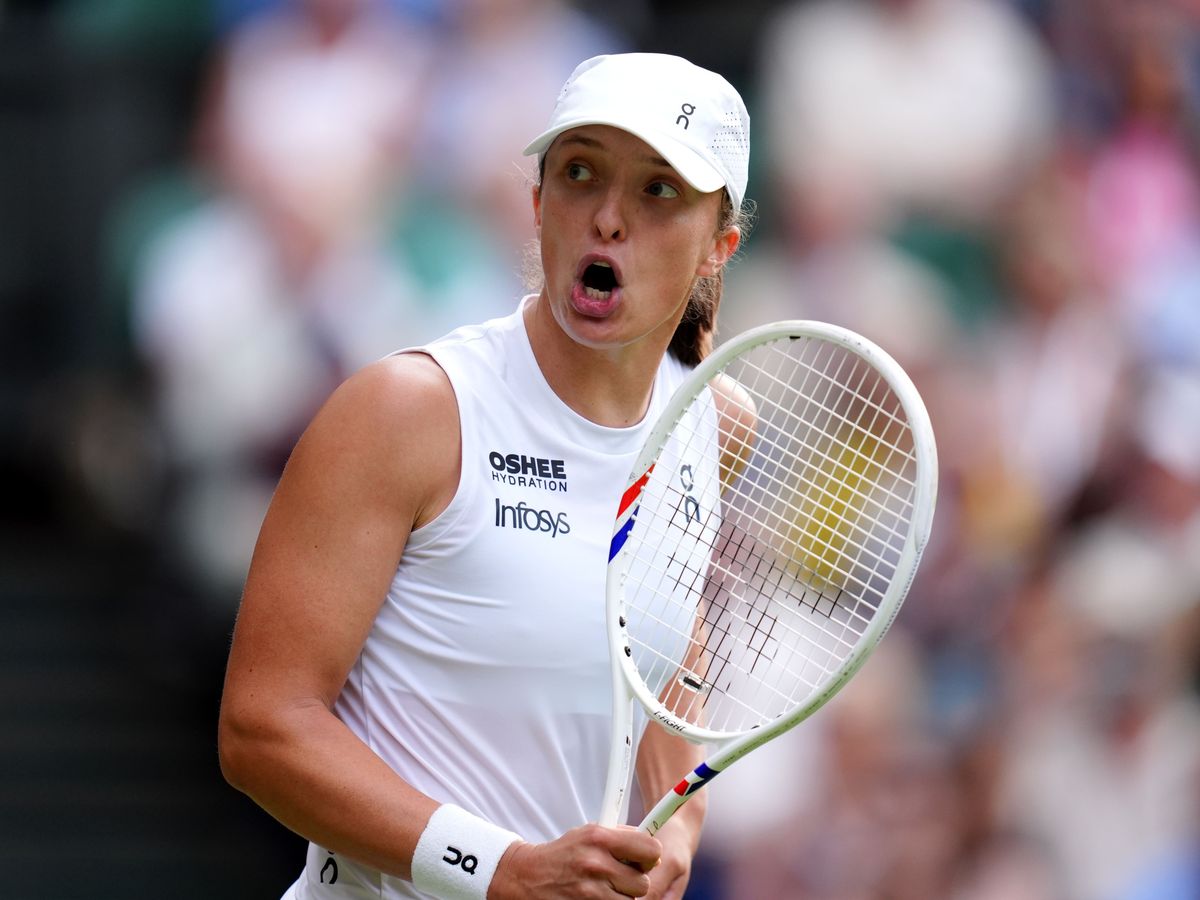 Iga Swiatek swats aside Danielle Collins as grass-court improvement continues