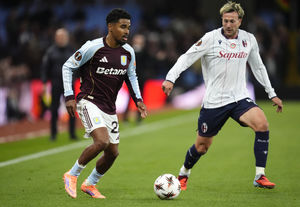 Aston Villa's Ian Maatsen (left) and Bologna's Federico Bernardeschi in action during the UEFA Europa League, league stage match at Villa Park, Birmingham. Picture date: Thursday September 25, 2025.