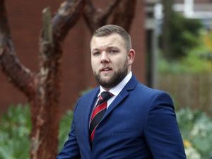 Supporting image for story: Police officer sacked over assaults on public during lockdown