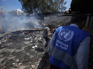 Supporting image for story: Banning UN aid agency risks jeopardising humanitarian effort in Gaza – Starmer
