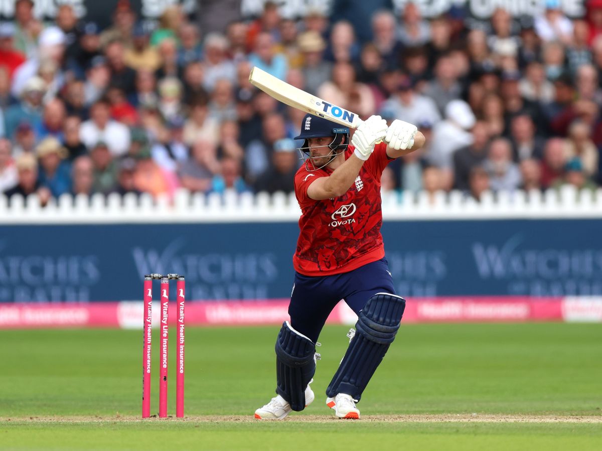 Surrey improve qualification chances with victory over Gloucestershire
