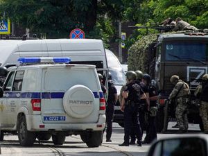 Supporting image for story: Russian forces storm detention centre to rescue staff held hostage