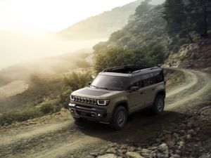 Supporting image for story: Jeep reveals rugged Recon electric off-roader