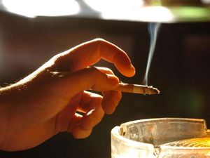 Supporting image for story: Obese people more likely to smoke – study