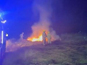 Supporting image for story: Video shows firefighters tackling blaze in the open near Oswestry