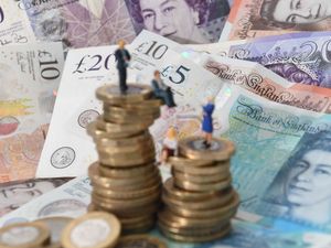 Supporting image for story: ‘Unsettling’ time for some households as base rate left on pause