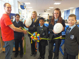 Supporting image for story: Author Alan Durant visits Pedmore Technology College