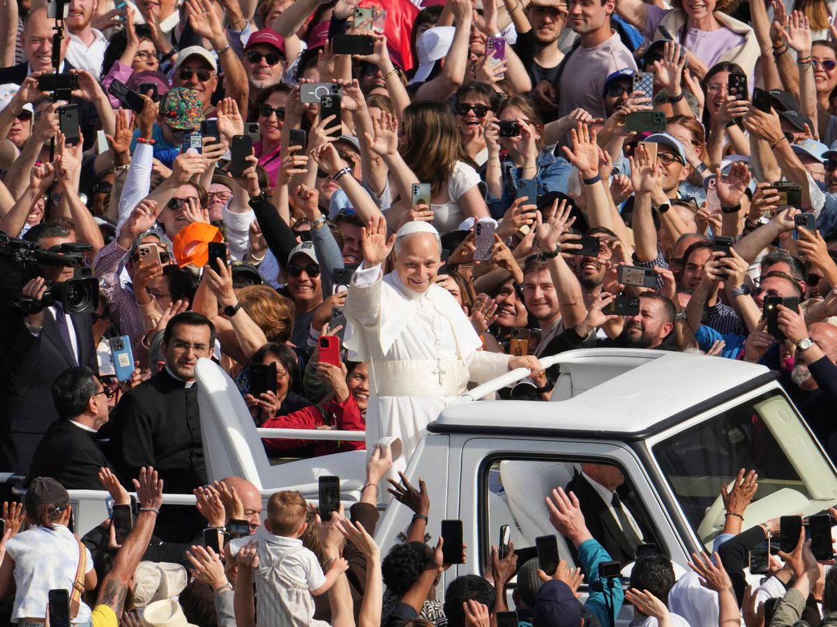 Pope Leo XIV gives first major address at inauguration attended by thousands