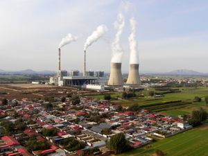 Supporting image for story: China cuts coal power plant approvals after 2022-23 rise alarmed climate experts