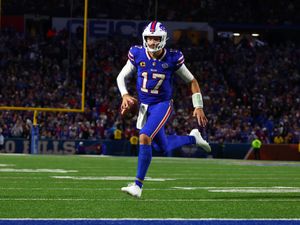 Supporting image for story: Buffalo Bills score 16 points in final four minutes to stun Baltimore Ravens