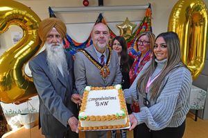 Mayor Craig Collingswood visits staff and children , left, chir Mr Dhaliwal, Charlotte Willis, Claire Hardiman and Shavangi Chopra.