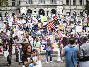 Supporting image for story: Anti-Trump protesters rally across the US