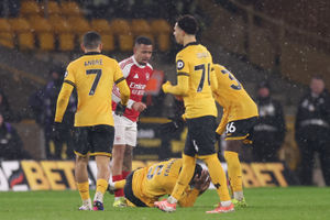 A clash at the end of the game (Photo by Carl Recine/Getty Images)