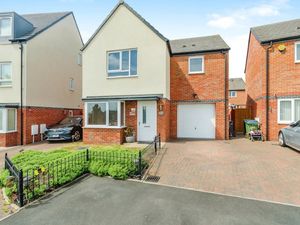 Supporting image for story: Detached family home with field views and conservatory in Tipton