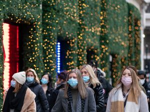 Supporting image for story: Modelling suggests Omicron could see hospital admissions double previous peak