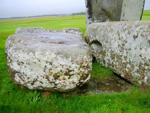Supporting image for story: Stonehenge Altar Stone was transported 430 miles from Scotland, say scientists