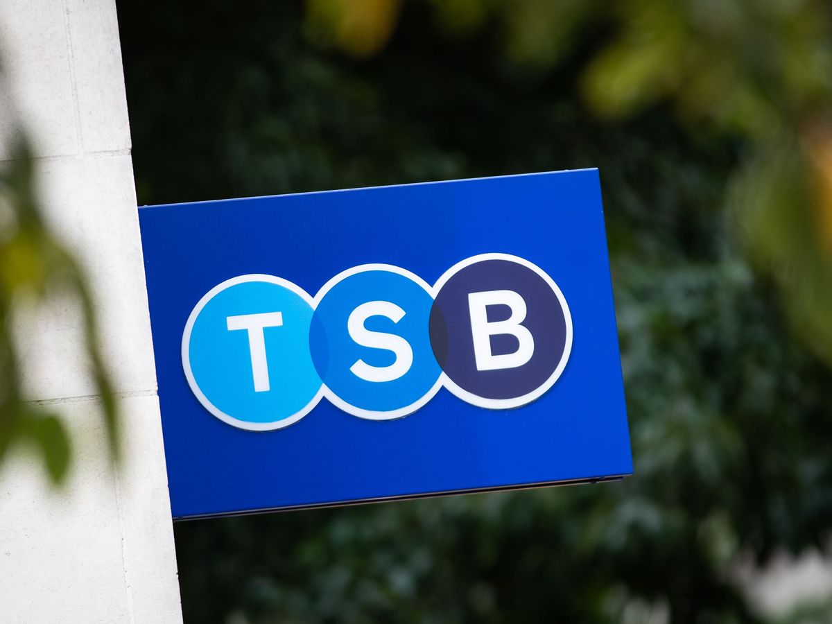 TSB apologises to customers after app and online banking go down
