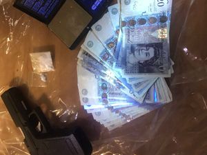 Supporting image for story: Drugs, cash and 'incredibly real looking' imitation firearm found by police in Shropshire 