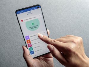 Supporting image for story: Police told they can use Covid-19 app on personal phone amid guideline confusion