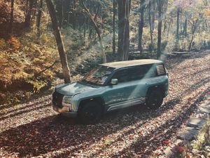 Supporting image for story: The Yangwang U8 is an 1,100bhp SUV that can turn like a tank – and it may come to the UK