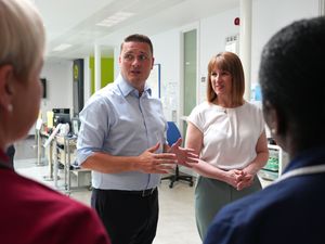 Wes Streeting and Rachel Reeves in a hospital