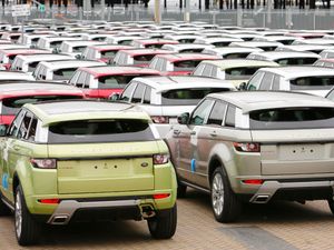 Supporting image for story: Sir Sadiq Khan urged to seek higher taxes and parking fees for SUVs