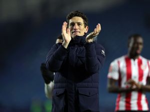 Supporting image for story: Keith Andrews targets FA Cup run with Brentford after easing into fourth round