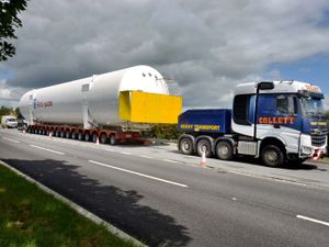 Supporting image for story: Final giant oxygen tank on move through Staffordshire
