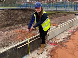 Supporting image for story: Shropshire construction worker Victoria wants other women to follow her lead 