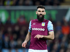 Supporting image for story: Mile Jedinak leaves Aston Villa to join up with Tottenham