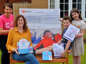 Supporting image for story: Schoolchildren raise hundreds in memory of brave dad who died of skin cancer 