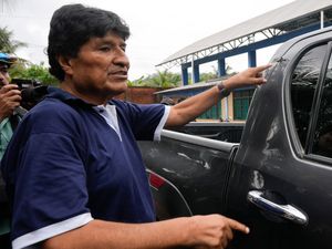 Supporting image for story: Bolivia’s government accuses Morales supporters of taking 200 soldiers hostage