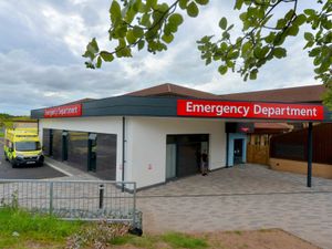 Supporting image for story: Plea to use minor injury units as waits get longer at Shropshire A&Es