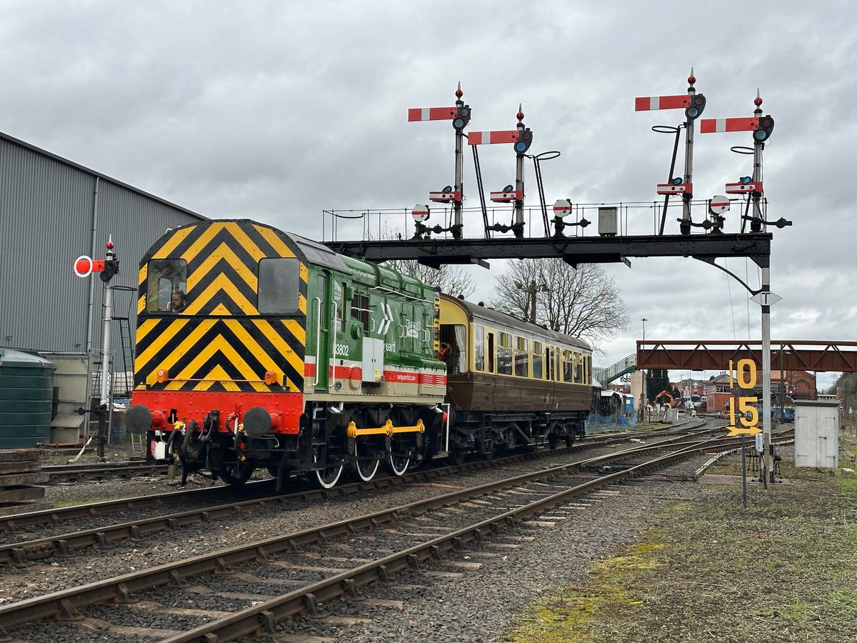 UK’s first hydrogen-powered shunting locomotive enters the market as HydroShunter launches at Severn Valley Railway in Kidderminster