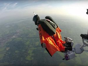 Supporting image for story: Watch a stunt man test out his jet-powered wing suit for the first time