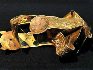 Supporting image for story: 50,000 people flock to Staffordshire Hoard tour in America
