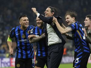 Simone Inzaghi and his Inter Milan players celebrate