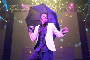 Supporting image for story: Peter Andre wows crowd at Birmingham NIA