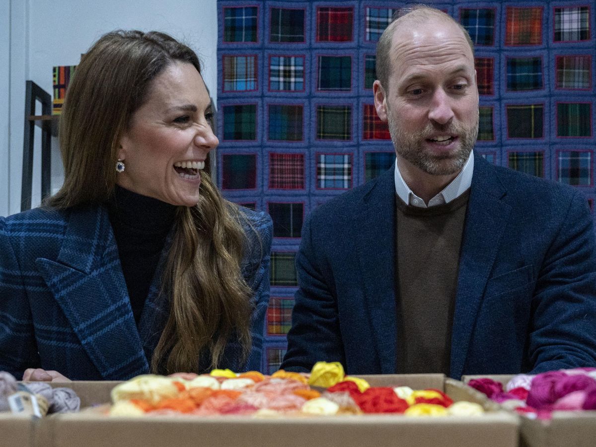 Kate turns hand to tartan-weaving as part of Stirling visit