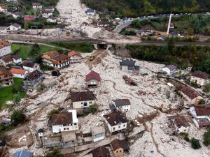Supporting image for story: International rescuers arrive in Bosnia after devastating floods and landslides