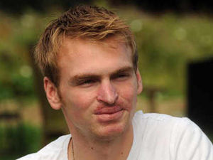 Supporting image for story: Wounded army hero to run 52 marathons