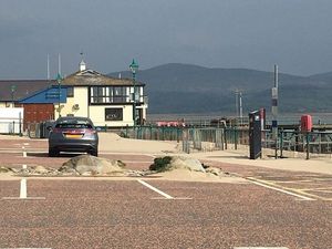 Supporting image for story: Police send family home after 80-mile beach trip despite lockdown